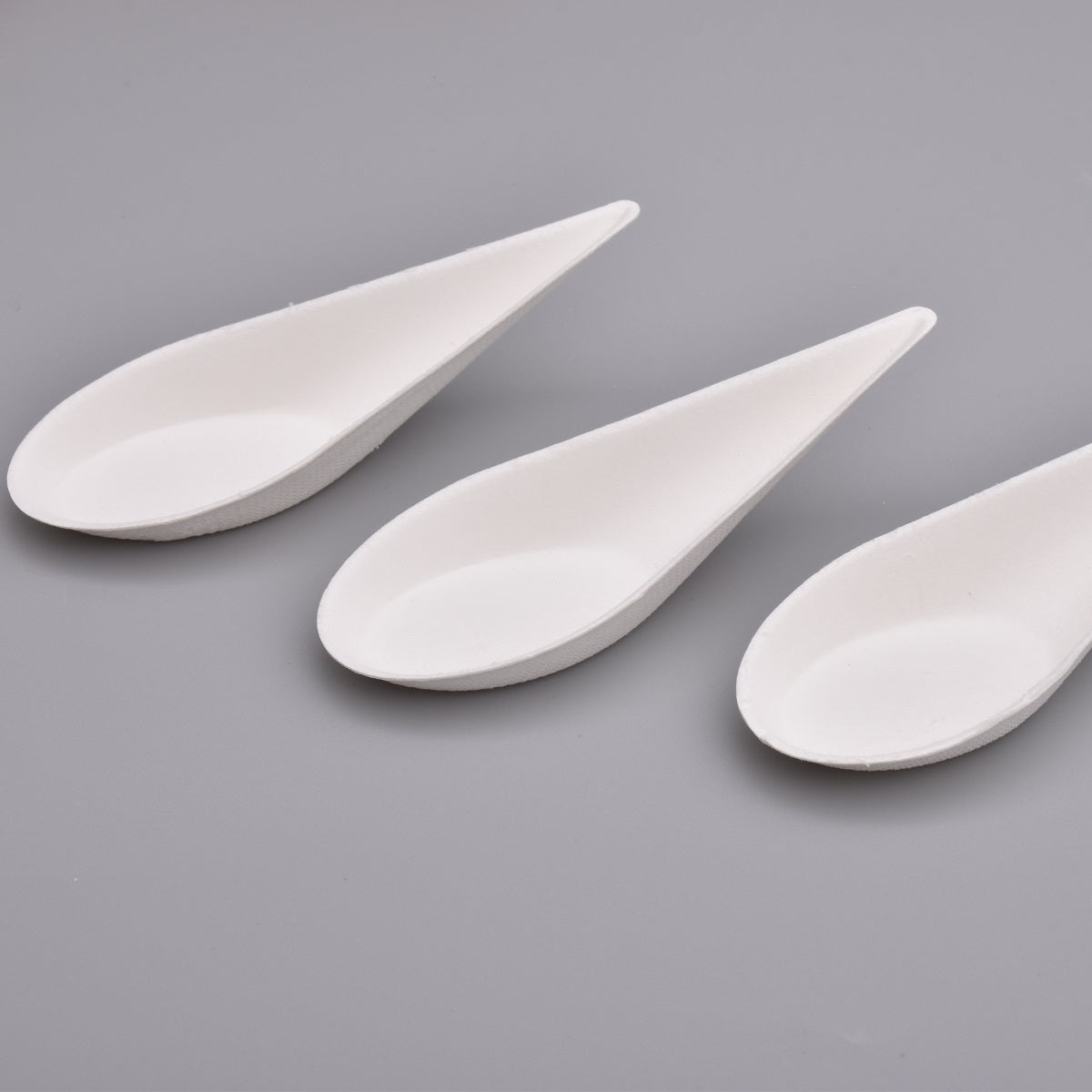 25pcs Pulp Safe No PFAS Added Teardrop White Sugarcane / Bagasse Tasting Spoon Tray Disposable Biodegradable Bagasse Small Pot Spoon cup for Fruit Portion Sauce