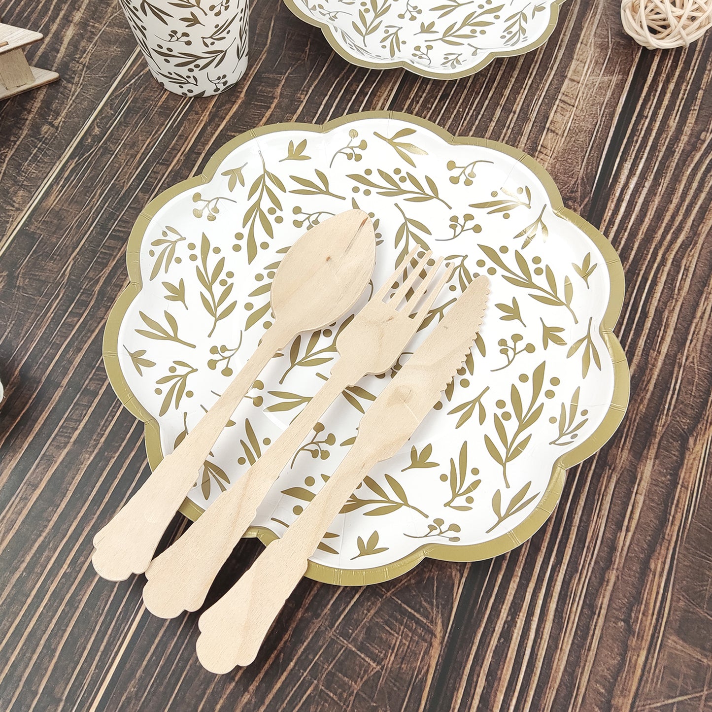 Party Supplies White Paper with Gold Leaf Disposable Paper Tableware Set with Solid Printing Paper Party Supplies