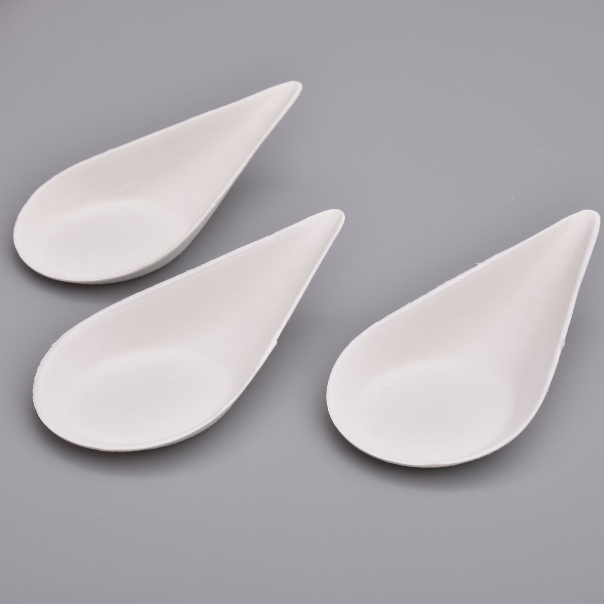 25pcs Pulp Safe No PFAS Added Teardrop White Sugarcane / Bagasse Tasting Spoon Tray Disposable Biodegradable Bagasse Small Pot Spoon cup for Fruit Portion Sauce