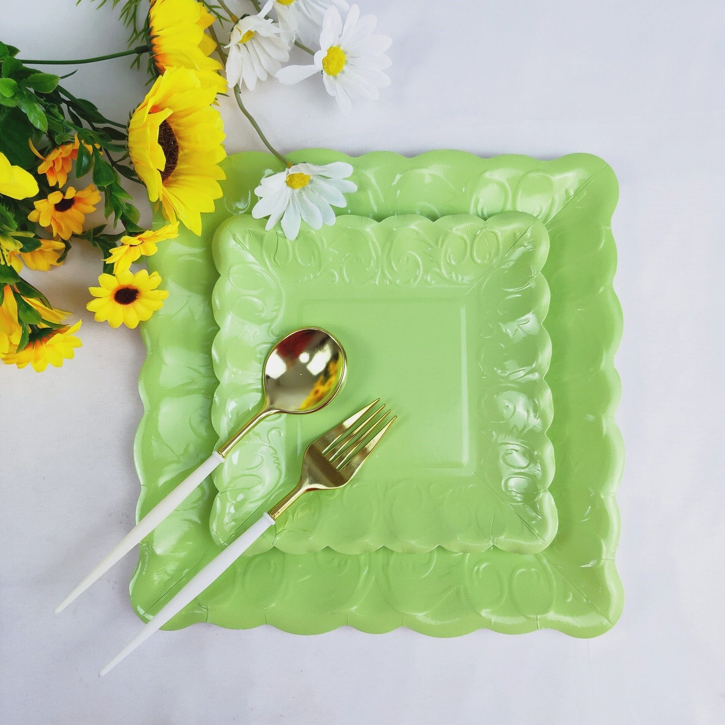 8PCs Green Square Dinner Serving Paper Plates Disposable Embossed Party Plate