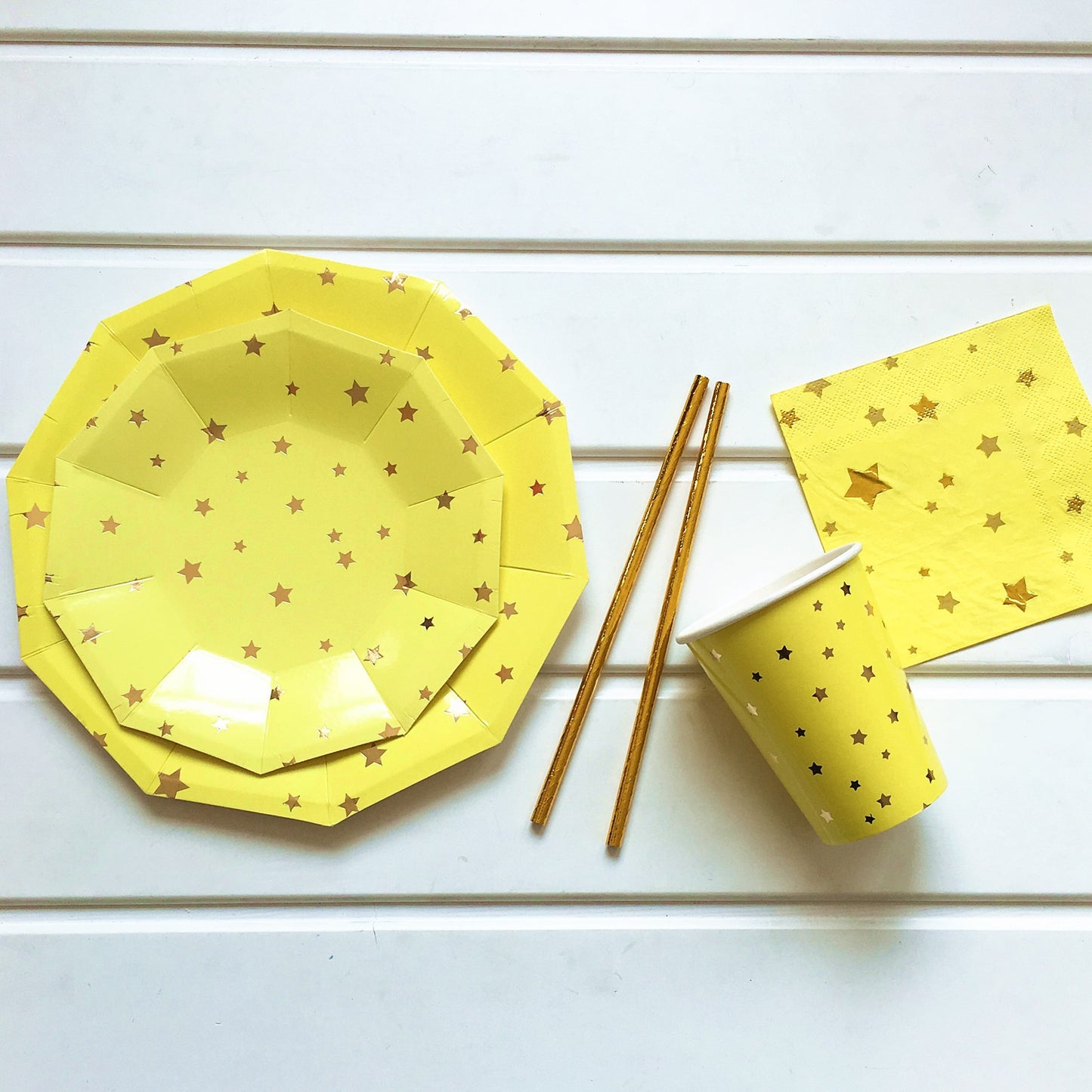 40PCs Gliding Star Yellow Disposable Tableware Party Plates And Cups And Napkins Sets